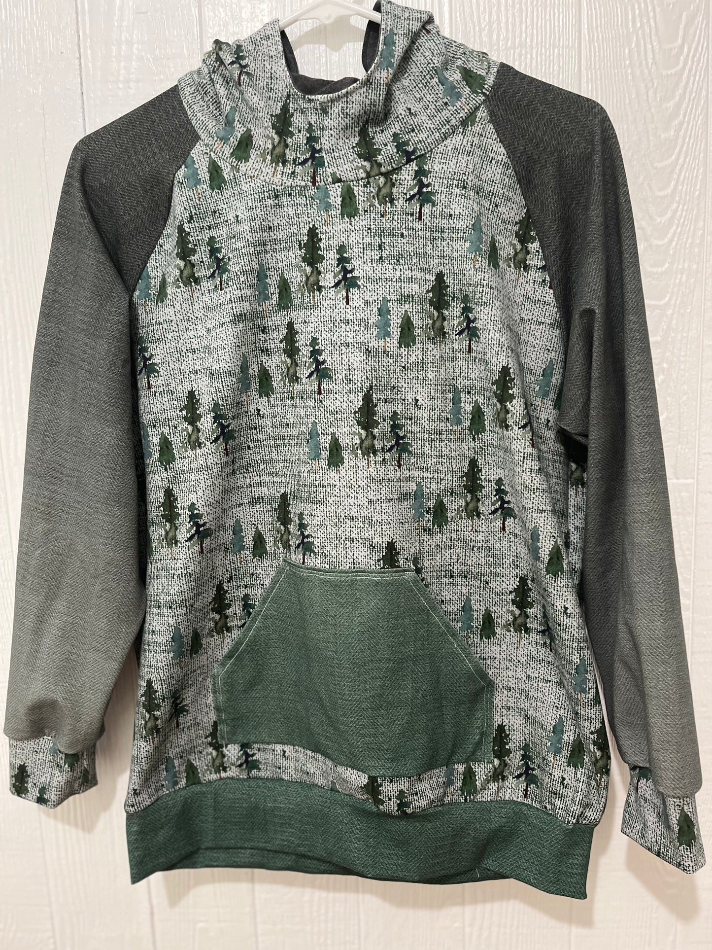 Green/ pine trees hoodie 16T