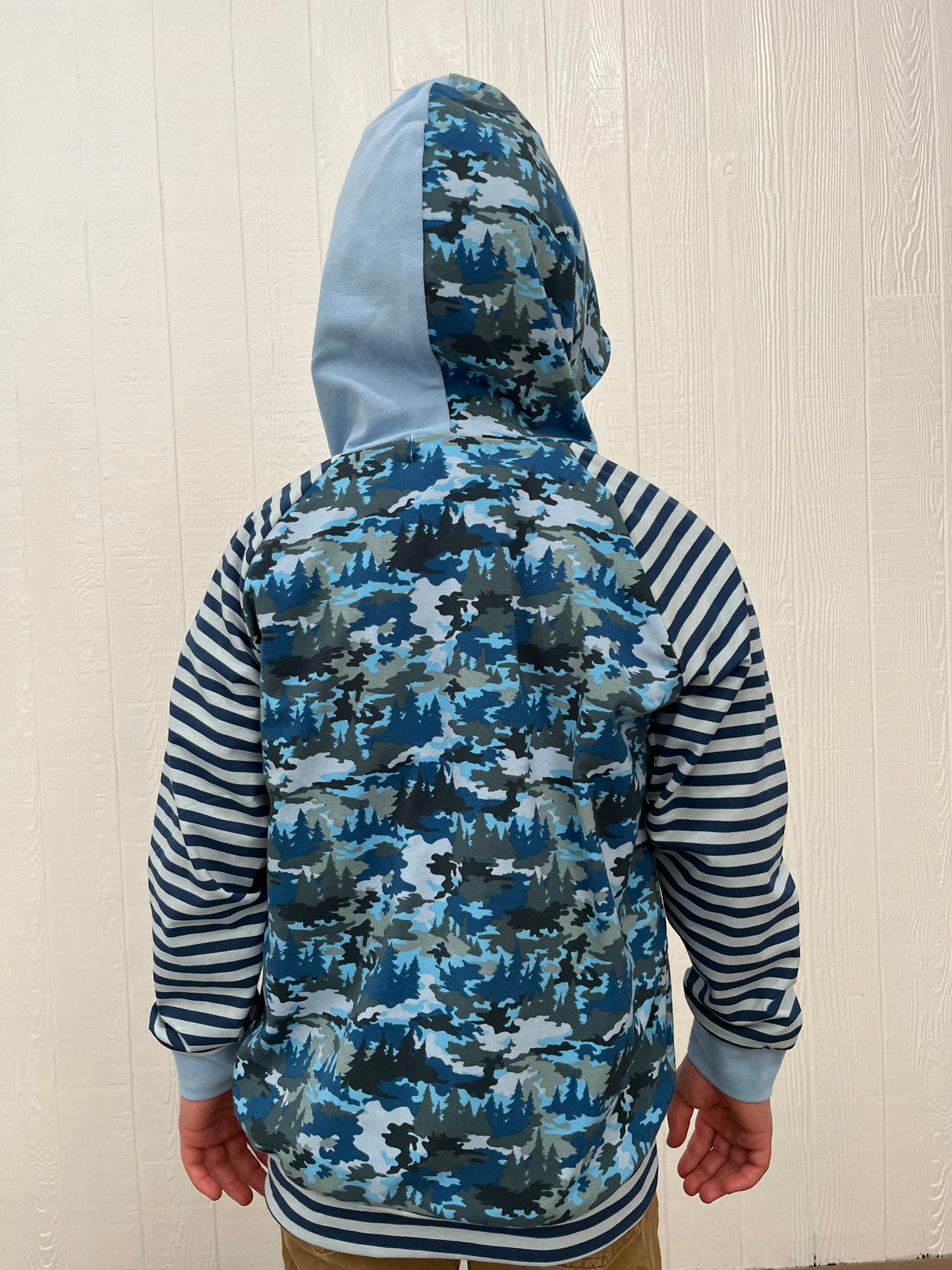 Blue / stripe/ trees and water hoodie 6T