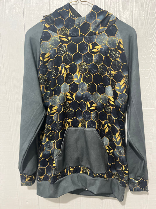 Honeycomb design with gold leaves/ gray hoodie 18T